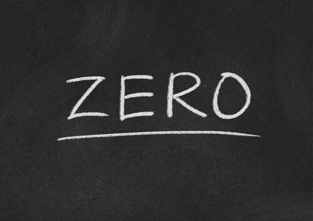 Palavra "Zero" escrita na cor branca em fundo preto.